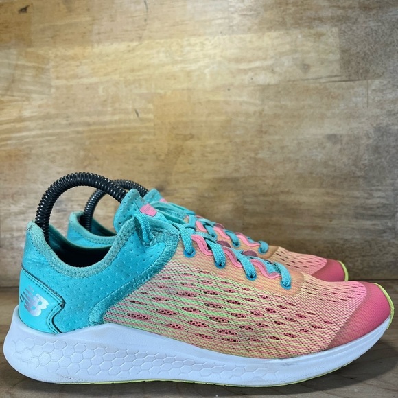 New Balance Fresh Foam Fast Womens Sz 7.5 (6Y) Running Shoes Multicolor YKFSTBL - Picture 1 of 8